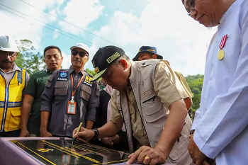 Resmikan Jembatan Jatibaru, Pj Gubernur NTB Imbau Masyarakat Tanam Banyak Pohon