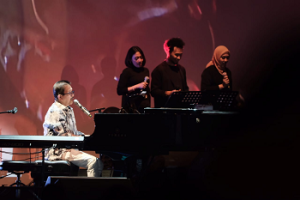 Konser Tunggal Tony Wenas “The Piano Man” Meriahkan Jakarta dengan Kejutan Bintang-bintang